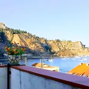 https://hotel-pensione-cundari.taorminaitalyhotels.com
